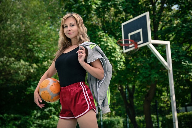 她不仅是女